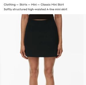 ARITZIA 🖤 Black classic mini skirt